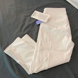 Twist and train crop 6 NWT